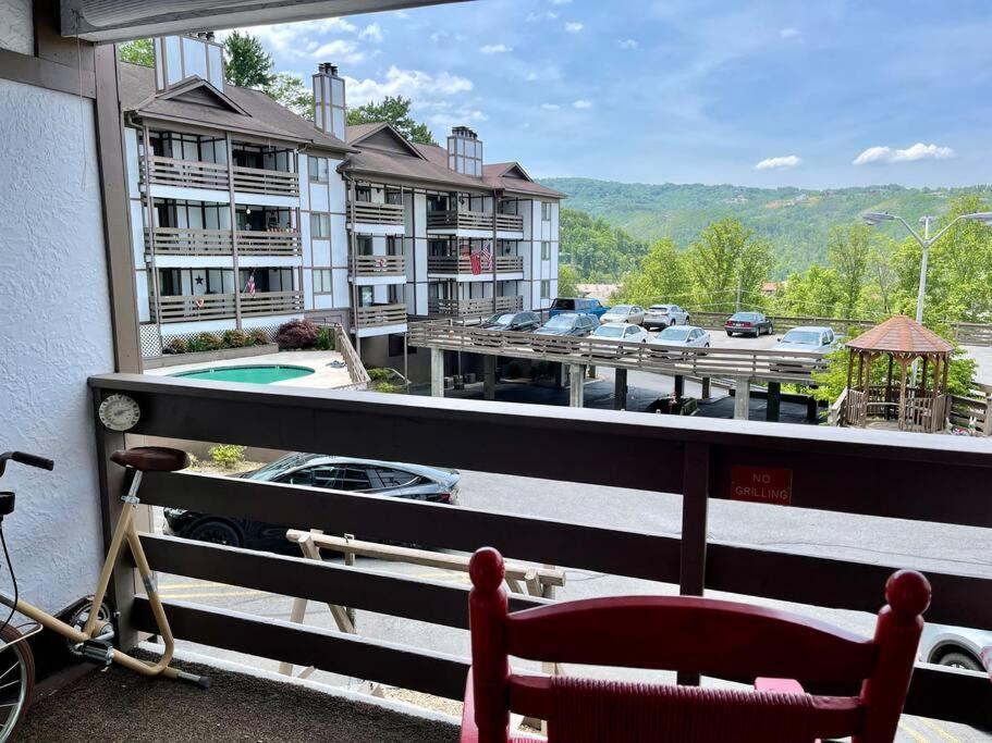 Relaxing Mountain Condo In Gatlinburg With City View ! Kültér fotó